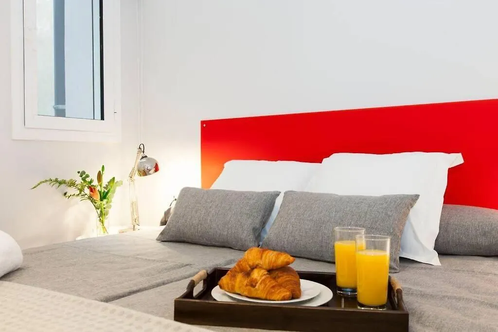 Perfectly Located 4Bed 4Bath Apartment In Barcelona 3 1 0*,  Španělsko
