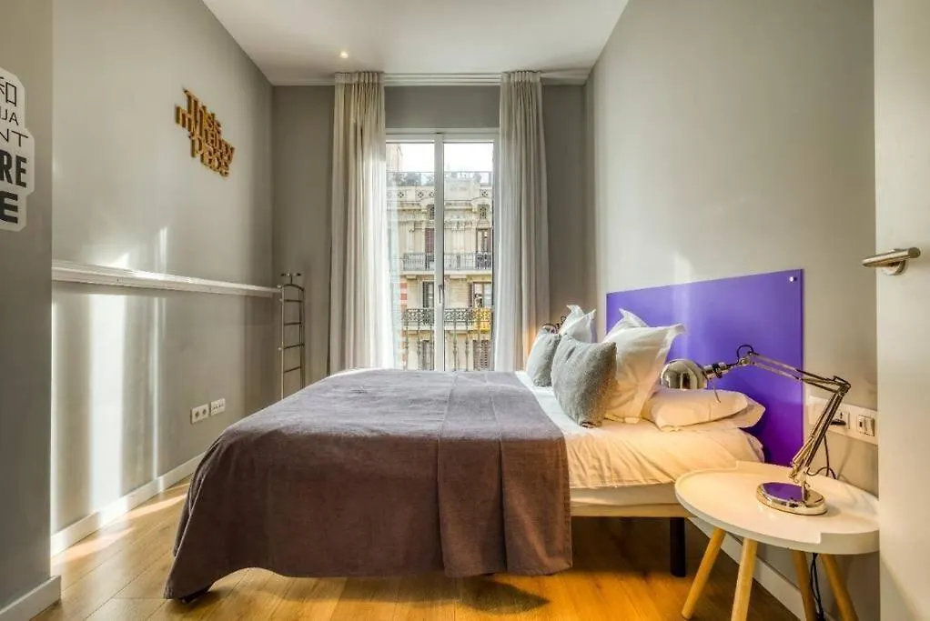 Perfectly Located 4Bed 4Bath Apartment In Barcelona 3 1 0*,
