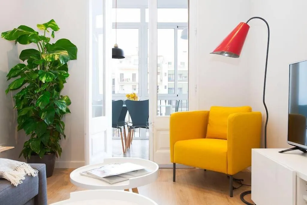 Perfectly Located 4Bed 4Bath Apartment In Barcelona 3 1 0*,