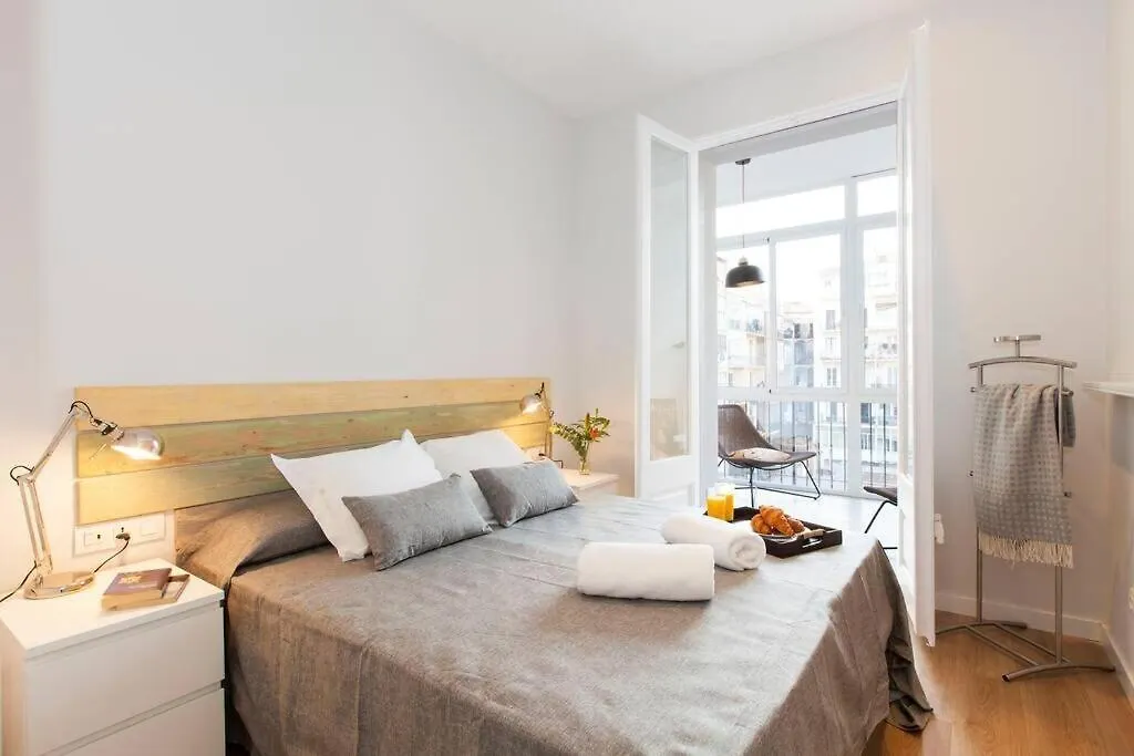 Perfectly Located 4Bed 4Bath Apartment In Barcelona 3 1