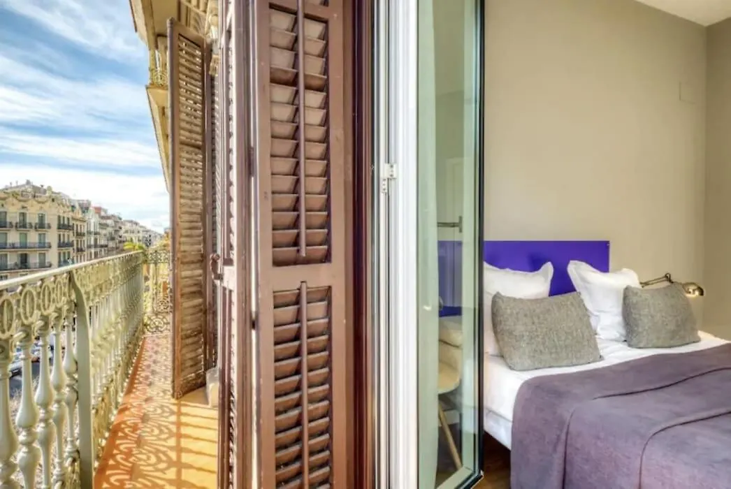 Perfectly Located 4Bed 4Bath Apartment In Barcelona 3 1
