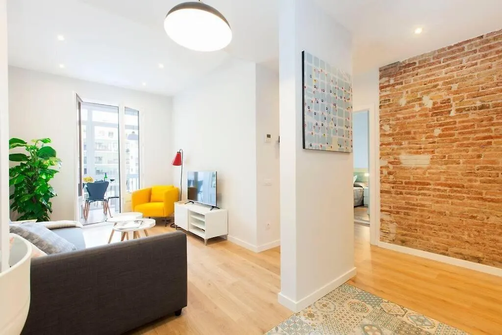 Perfectly Located 4Bed 4Bath Apartment In Barcelona 3 1