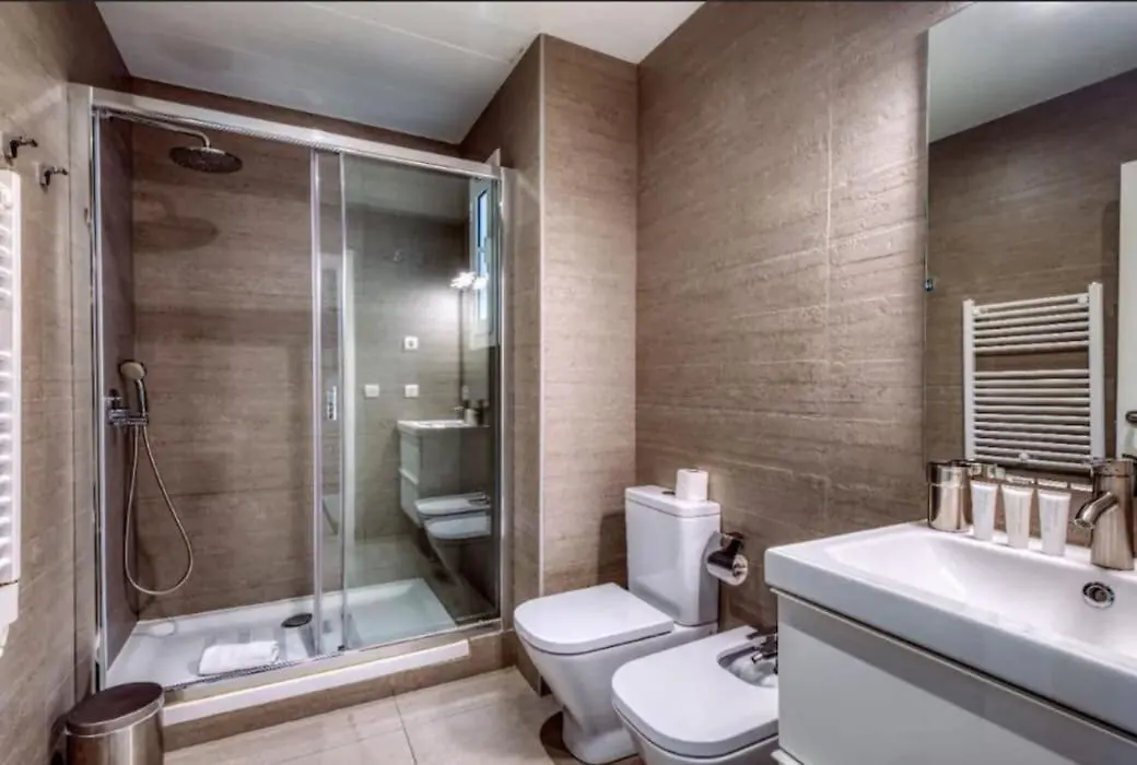 Perfectly Located 4Bed 4Bath Apartment In Barcelona 3 1