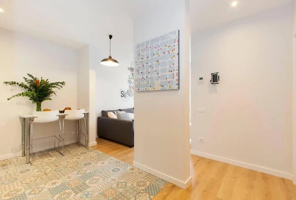 Perfectly Located 4Bed 4Bath Apartment In Barcelona 3 1